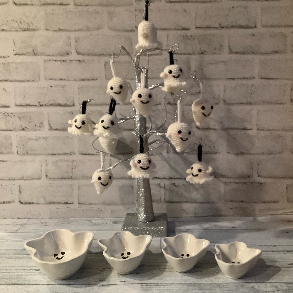 THE BAKEHOUSE 4pk Stoneware Ghost Measuring Cups